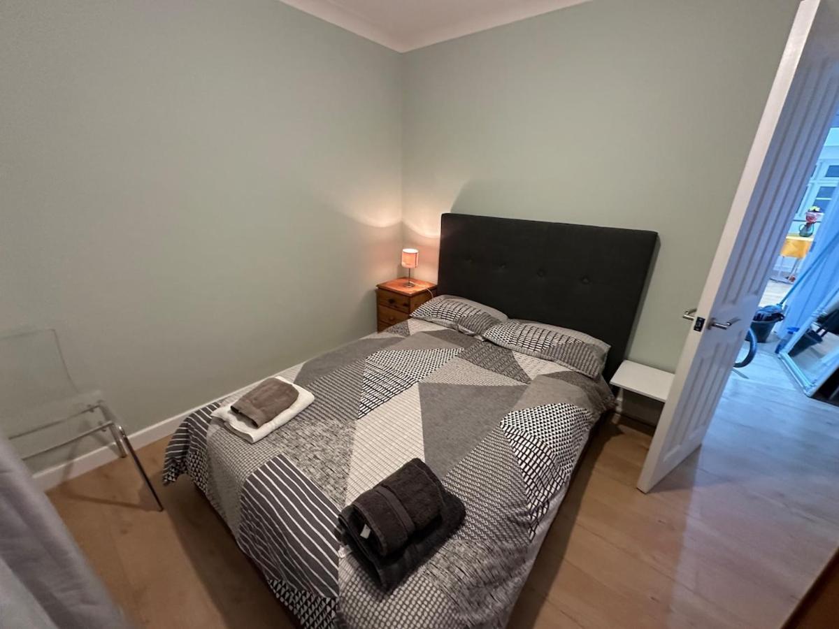 Newly Refurbished Two Bedrooms Flat Apartamento Londres