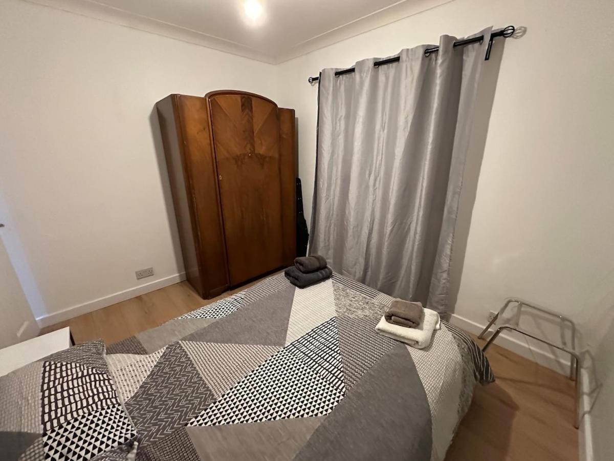 Newly Refurbished Two Bedrooms Flat Apartamento
