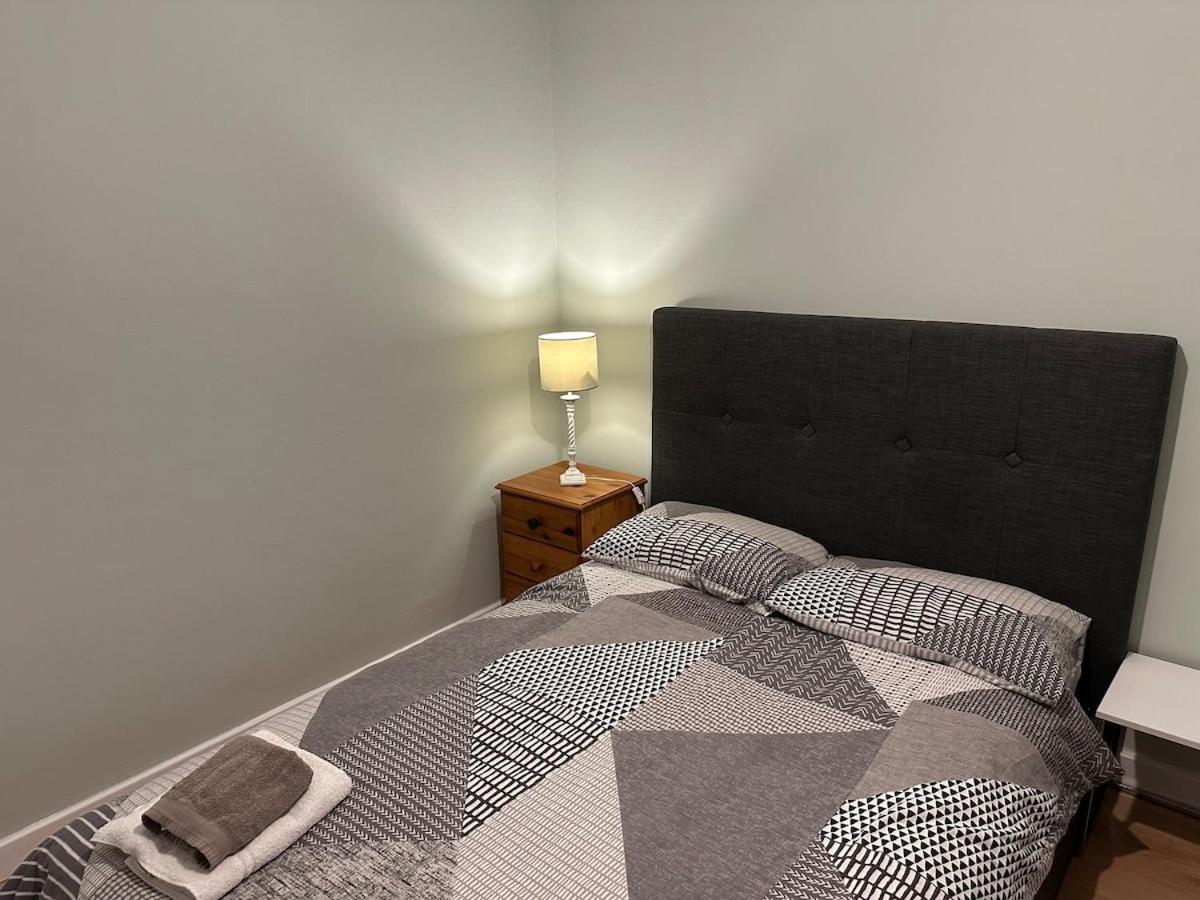 Newly Refurbished Two Bedrooms Flat * Londres