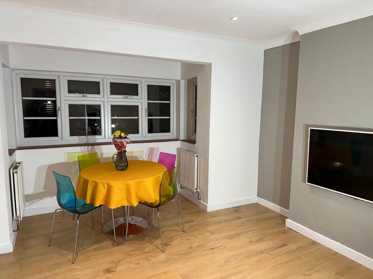 Newly Refurbished Two Bedrooms Flat Apartamento *